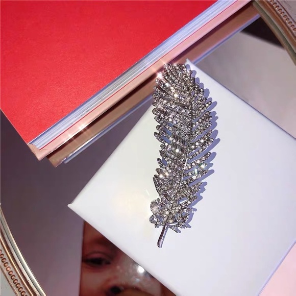 Feather hair clip main image 4